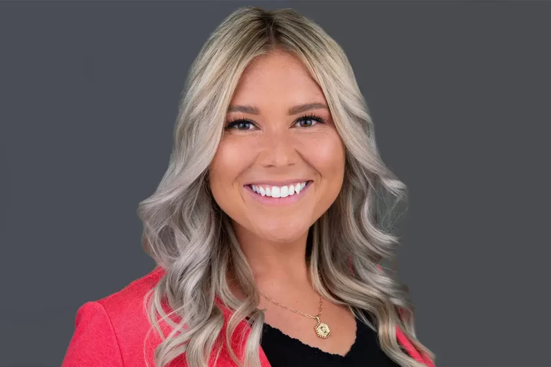 Headshot prep guide – confident professional portrait in Tampa