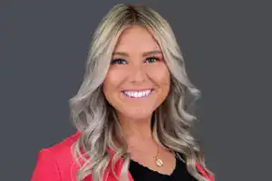 Headshot prep guide – confident professional portrait in Tampa