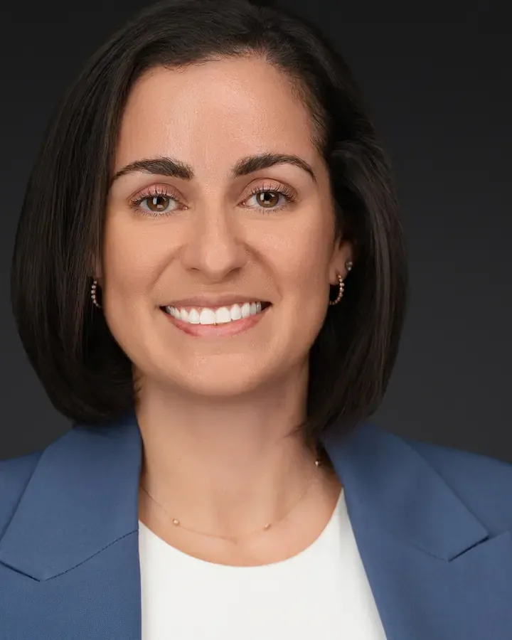 Business woman in a blue blazer with a bob haircut, Tampa headshot