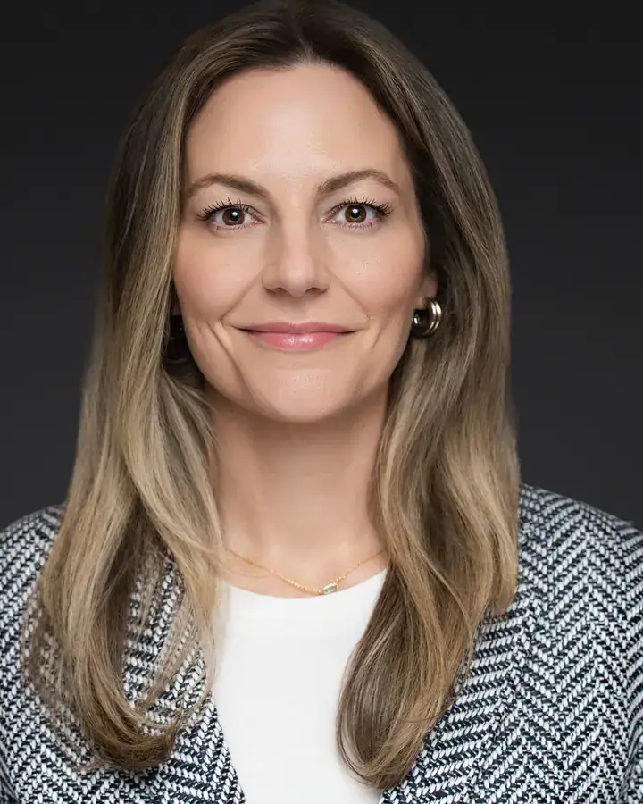 Executive woman in a tweed blazer, Tampa executive headshot