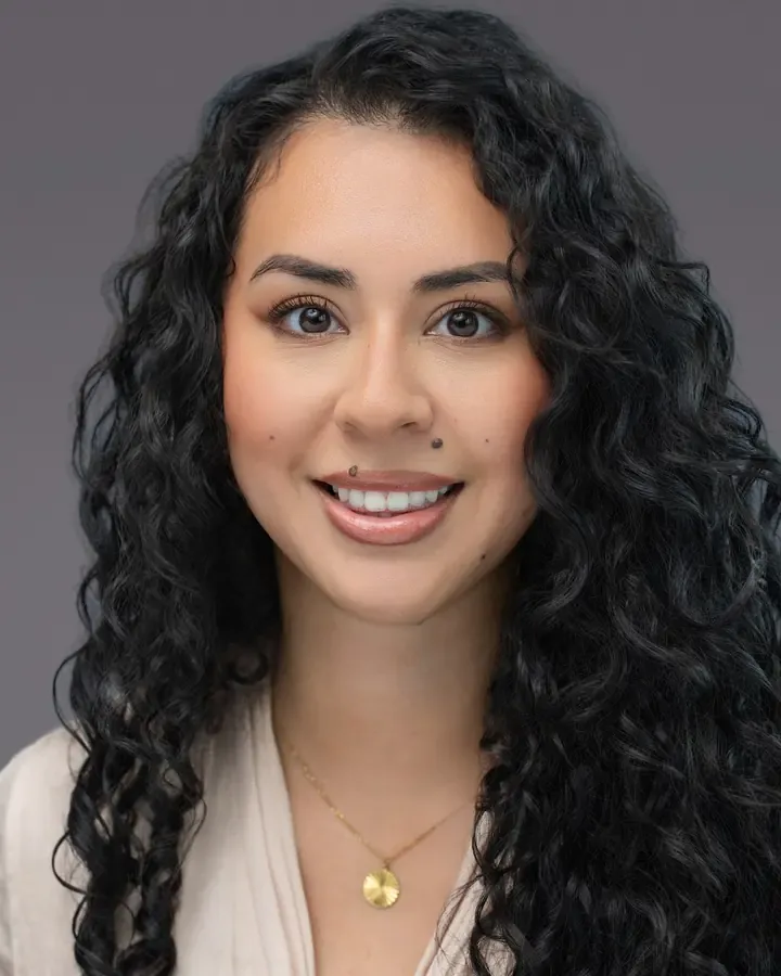 Professional woman with curly hair, Tampa professional headshot