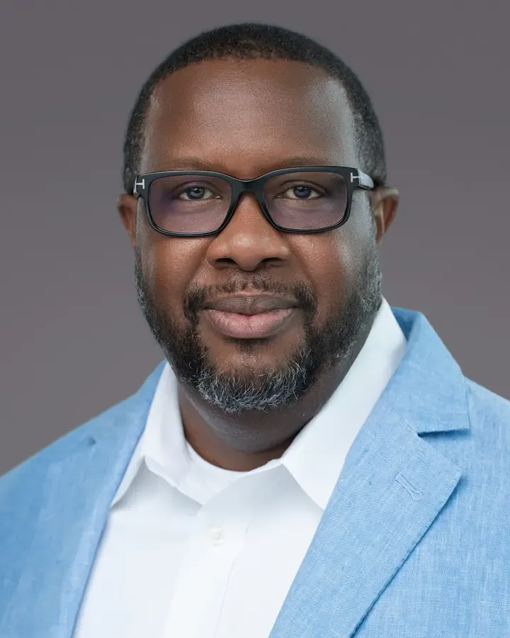 Professional man in a light blue blazer and glasses, Tampa headshot